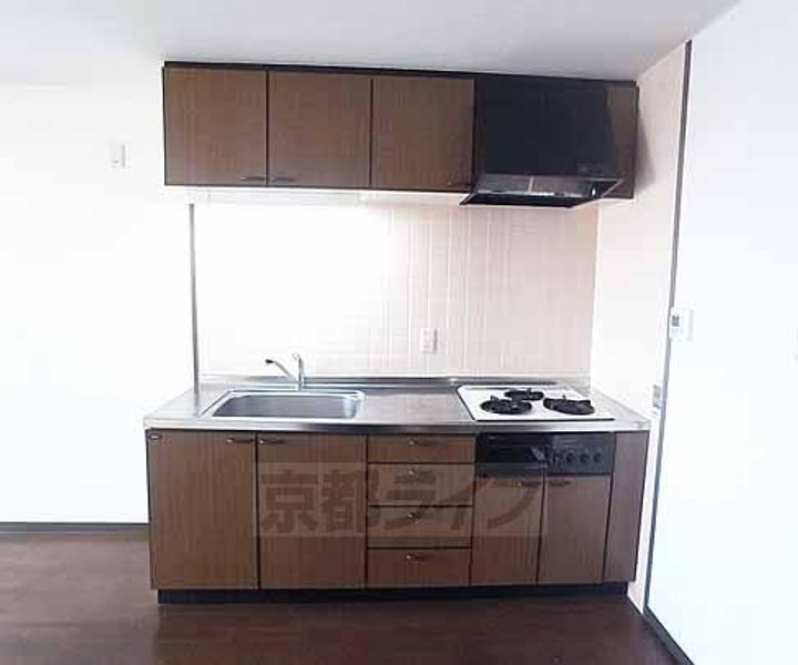 京都府京都市西京区樫原硲町の賃貸マンションのキッチン