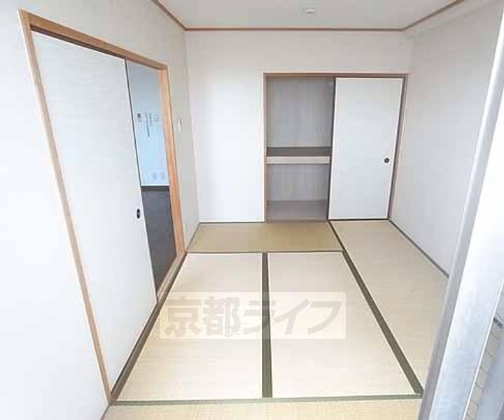 京都府京都市西京区樫原硲町の賃貸マンションの居間