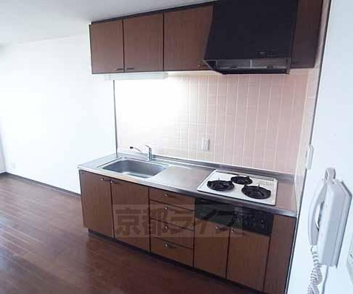 京都府京都市西京区樫原硲町の賃貸マンションのキッチン