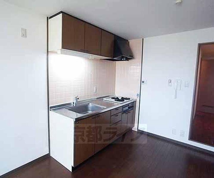 京都府京都市西京区樫原硲町の賃貸マンションのキッチン