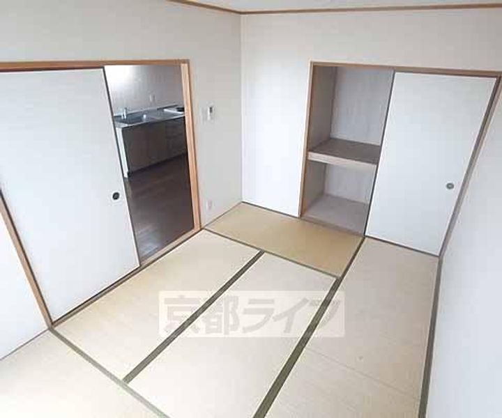 京都府京都市西京区樫原硲町の賃貸マンションの居間