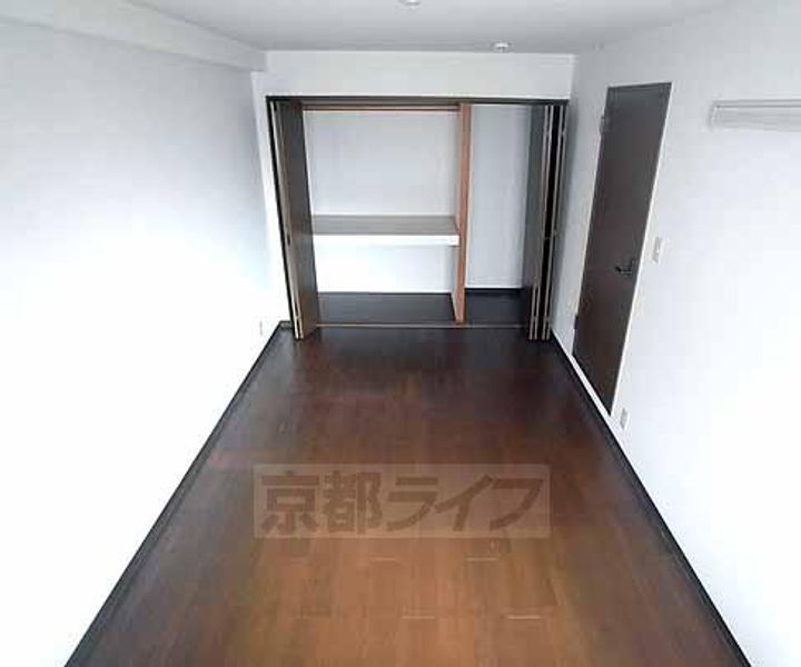 京都府京都市西京区樫原硲町の賃貸マンションの居間