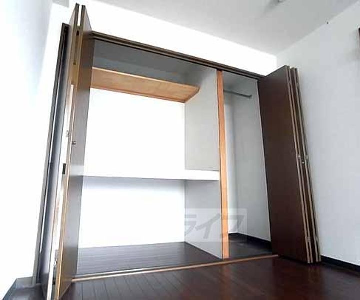 京都府京都市西京区樫原硲町の賃貸マンションの内装