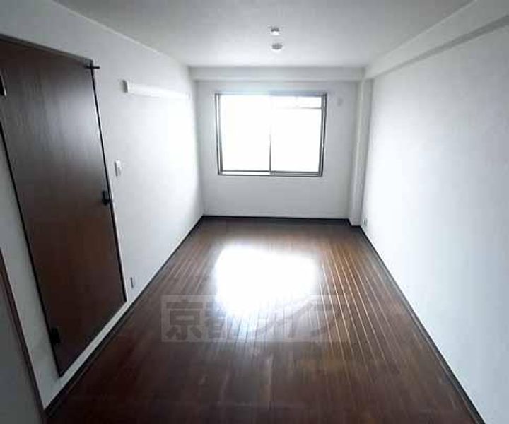 京都府京都市西京区樫原硲町の賃貸マンションの居間