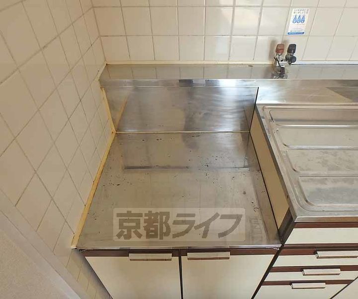 京都府京都市西京区樫原中垣外の賃貸マンションのキッチン