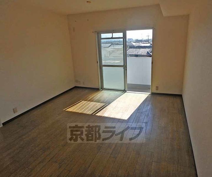 京都府京都市西京区樫原中垣外の賃貸マンションの居間