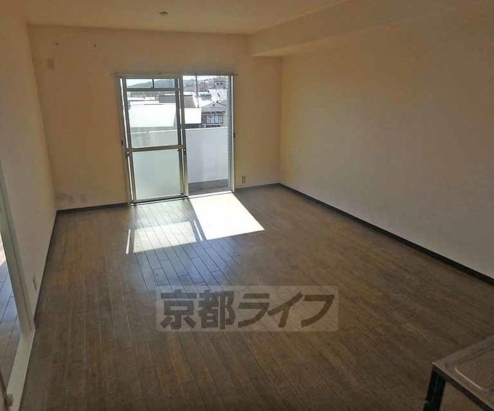 京都府京都市西京区樫原中垣外の賃貸マンションの居間