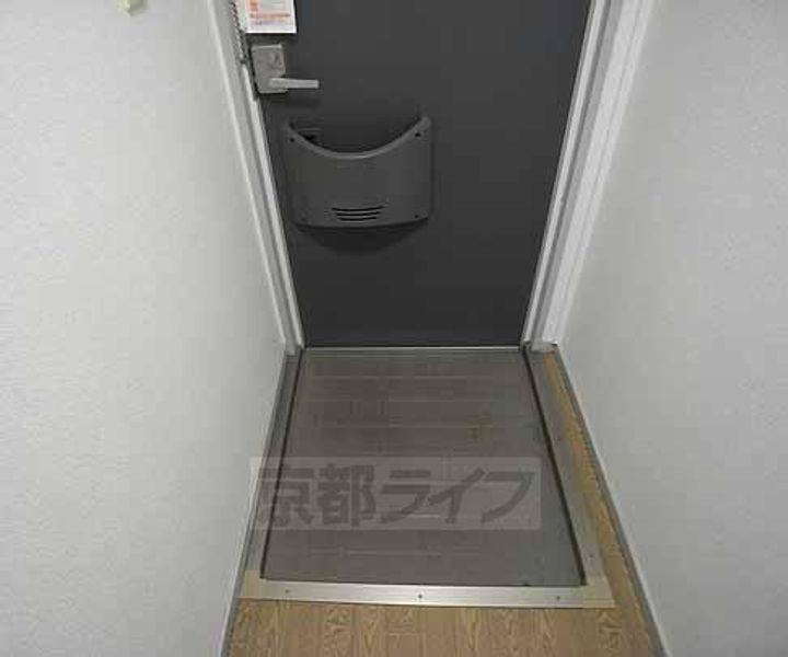 京都府京都市西京区上桂北ノ口町の賃貸アパートの玄関