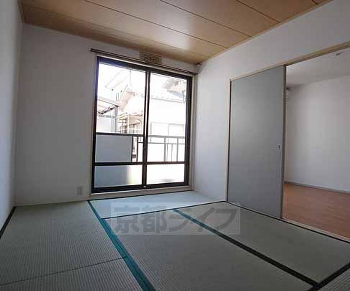 京都府京都市西京区上桂北ノ口町の賃貸アパートの居間