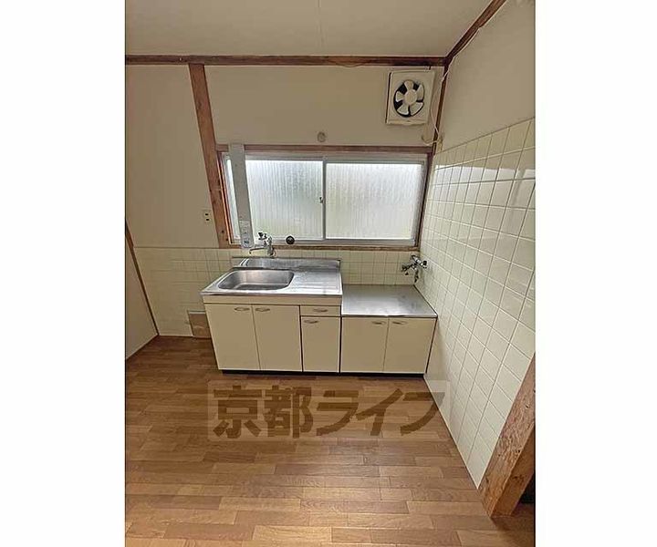 京都府京都市西京区御陵溝浦町の賃貸アパートのキッチン