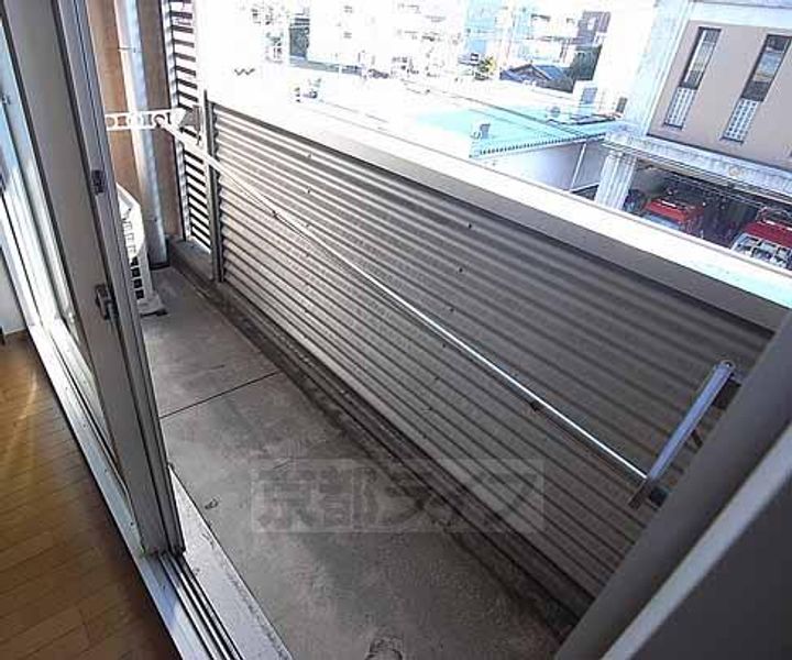 京都府京都市西京区山田畑田町の賃貸マンションの内装