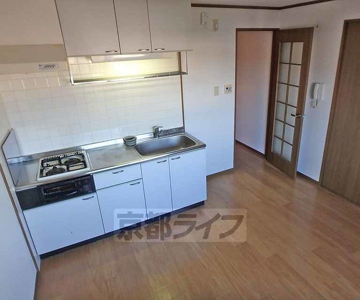 ルーミナス桂201の居間