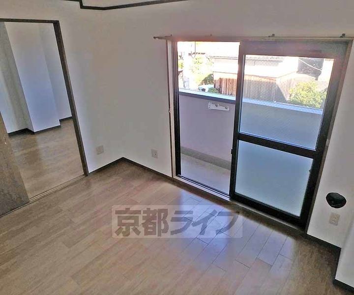 ルーミナス桂201の居間