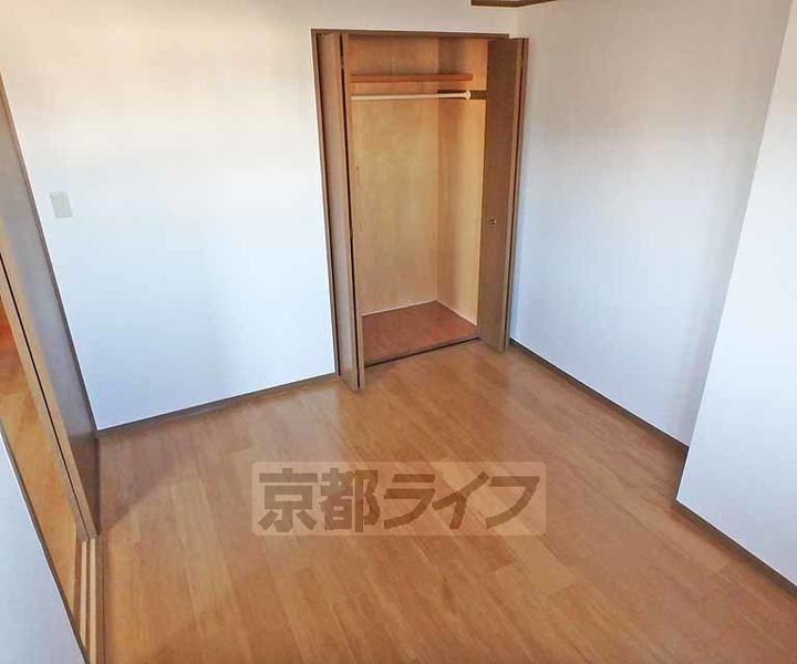 ルーミナス桂201の居間