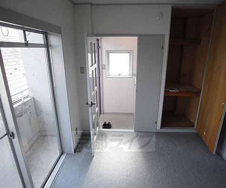 京都府京都市西京区桂木ノ下町の賃貸マンションの居間