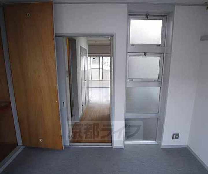 京都府京都市西京区桂木ノ下町の賃貸マンションの居間