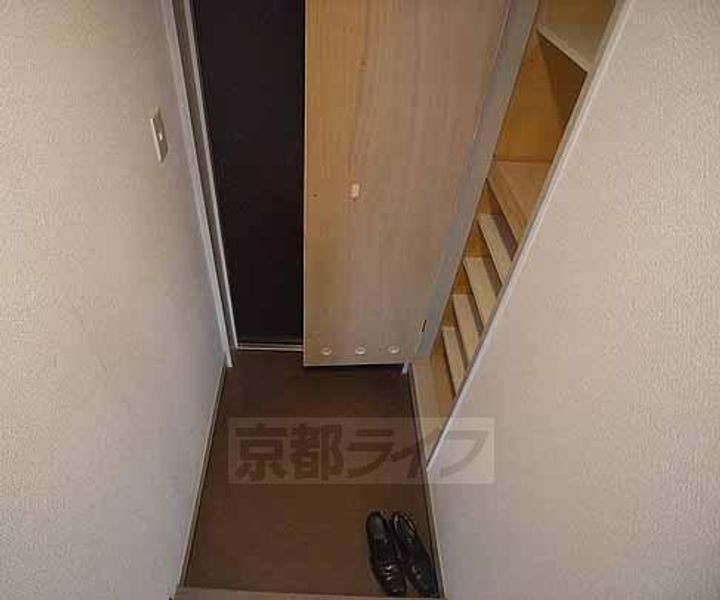 京都府京都市南区久世上久世町の賃貸マンションの玄関