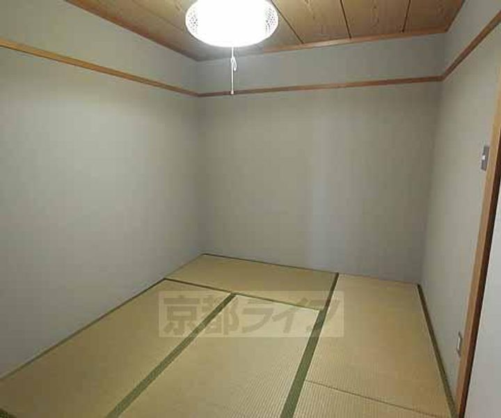 京都府京都市西京区下津林東芝ノ宮町の賃貸マンションの居間