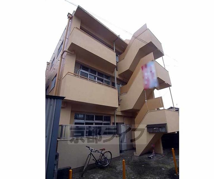 京都府京都市右京区嵯峨野有栖川町の賃貸アパートの外観