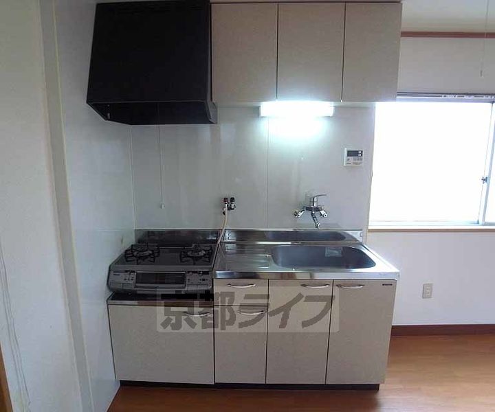 京都府京都市右京区嵯峨野有栖川町の賃貸アパートのキッチン