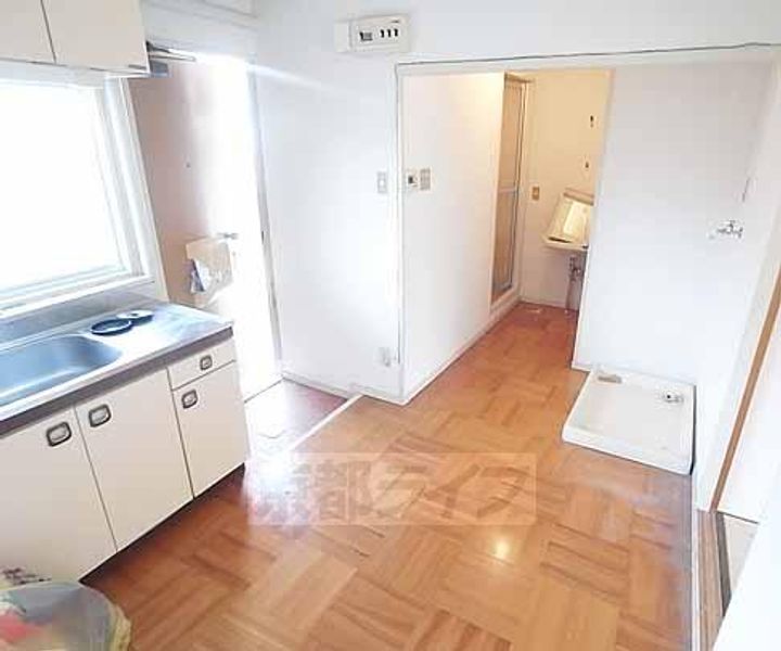 京都府京都市西京区松尾木ノ曽町の賃貸マンションの居間