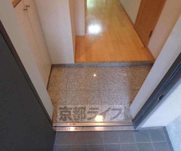 ランブラス桂水築町の玄関