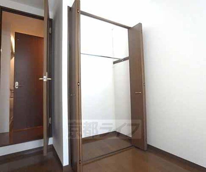 京都府京都市西京区松尾大利町の賃貸マンションの内装