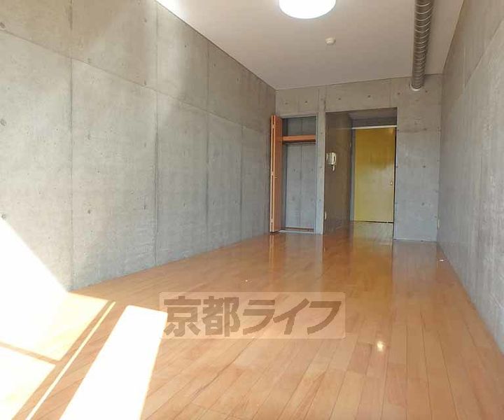 京都府京都市西京区山田上ノ町の賃貸マンションの居間