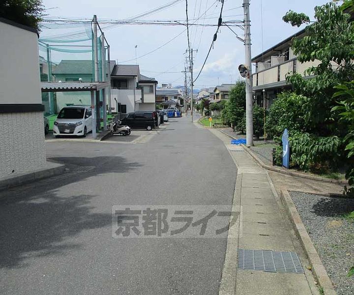 京都府京都市西京区御陵荒木町の賃貸アパートの周辺