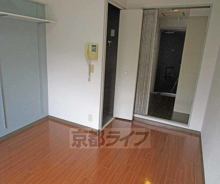 ドミトリーインテリジェンス105の居間