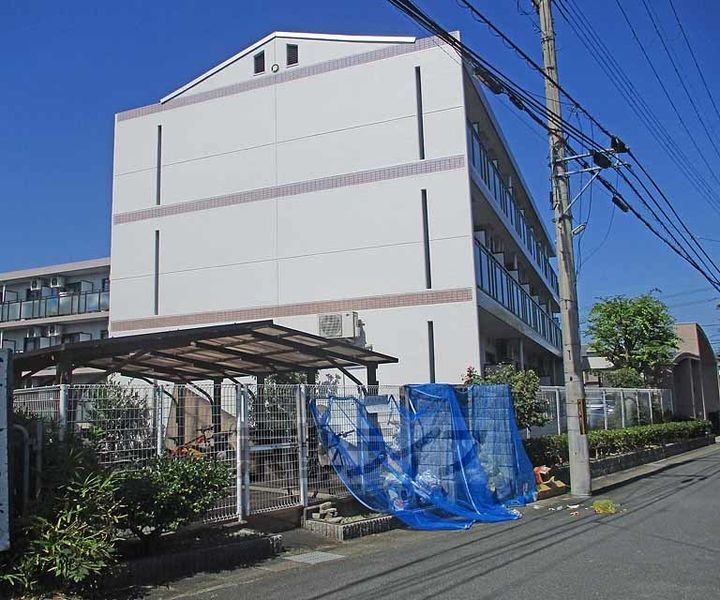京都府京都市西京区御陵溝浦町の賃貸マンションの外観
