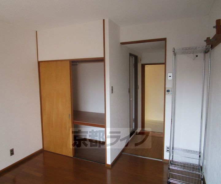 京都府京都市西京区大枝沓掛町の賃貸マンションの居間