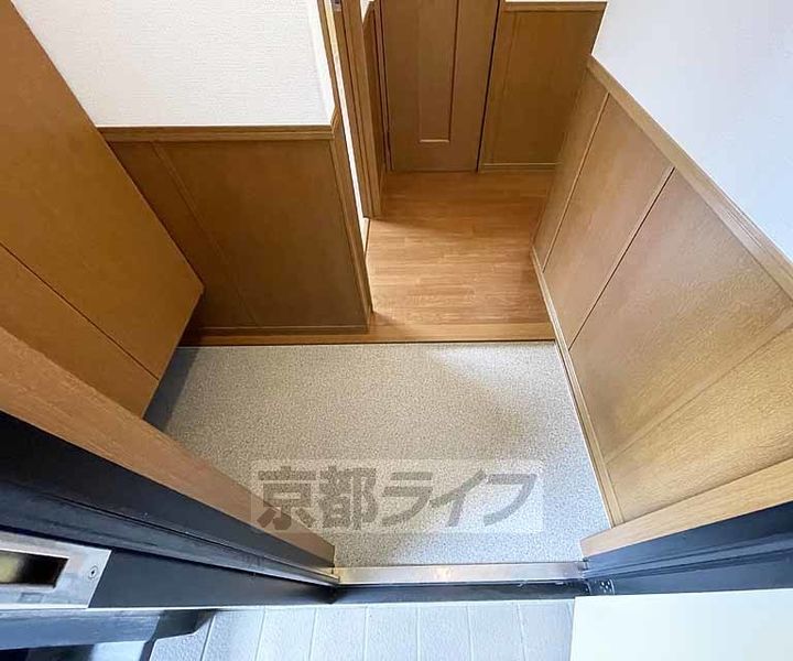 セジュールハピネスC-102の玄関