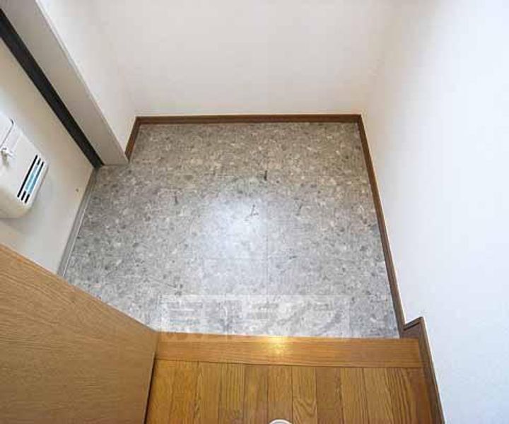 京都府京都市西京区桂北滝川町の賃貸マンションの玄関