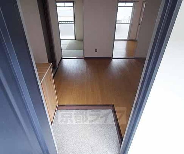 京都府京都市西京区上桂東ノ口町の賃貸マンションの居間