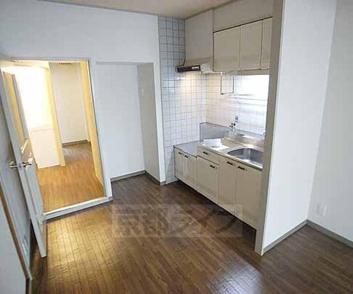 京都府京都市西京区牛ヶ瀬奥ノ防町の賃貸マンションのキッチン