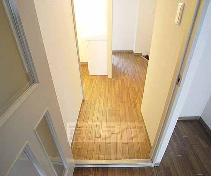 京都府京都市西京区牛ヶ瀬奥ノ防町の賃貸マンションの居間