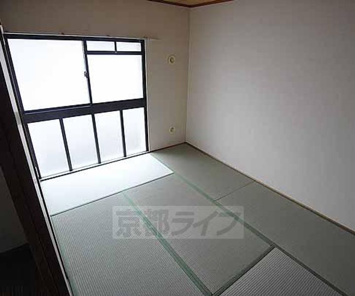 京都府京都市西京区牛ヶ瀬奥ノ防町の賃貸マンションの居間