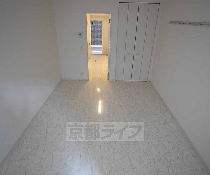京都府京都市西京区桂上野東町の賃貸アパートの居間