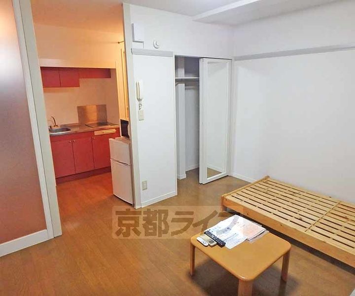 京都府京都市西京区大原野北春日町の賃貸アパートの居間