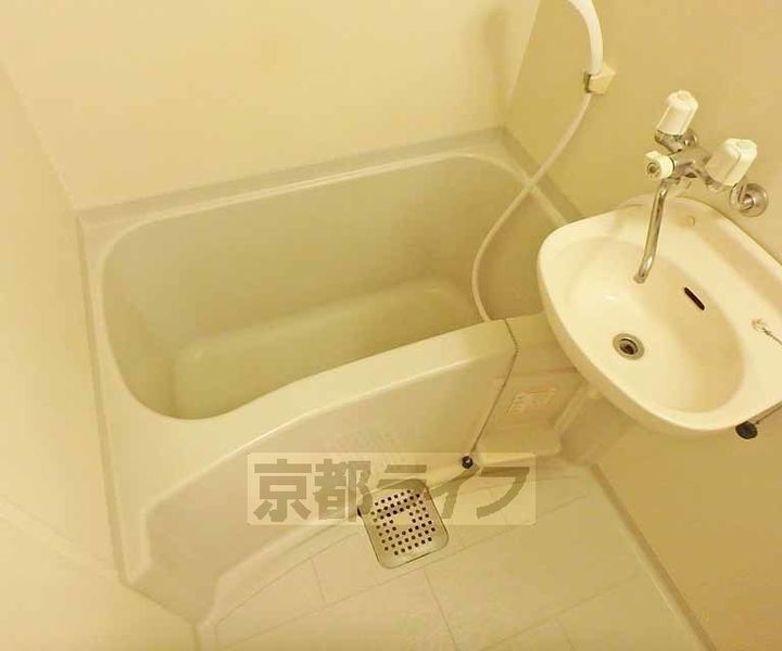 京都府京都市西京区大原野北春日町の賃貸アパートの風呂
