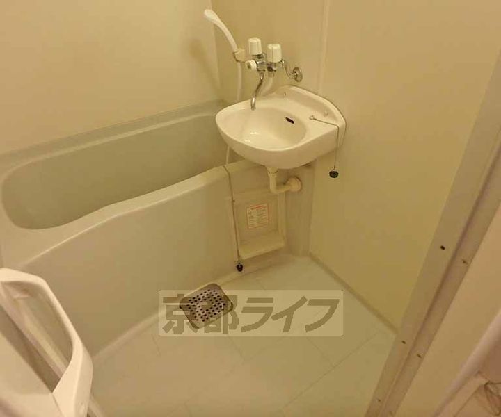 京都府京都市西京区大原野北春日町の賃貸アパートの風呂