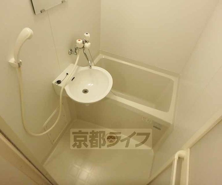 京都府京都市西京区大枝塚原町の賃貸アパートの風呂