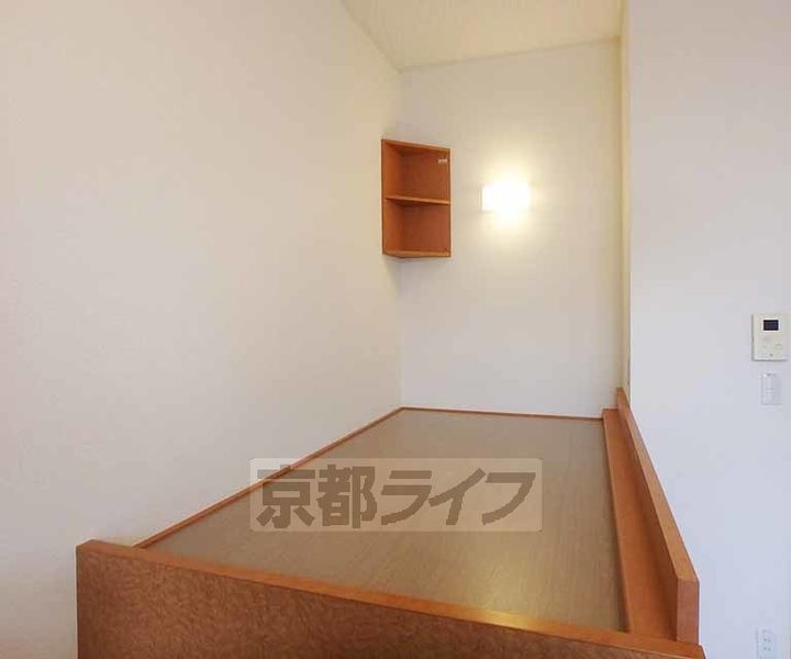 京都府京都市西京区大枝塚原町の賃貸アパートの寝室
