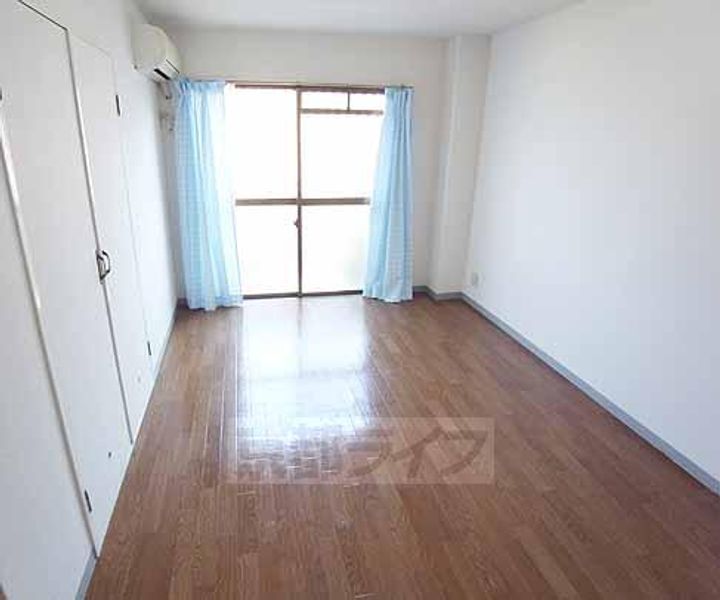 チェリーパレス306の居間