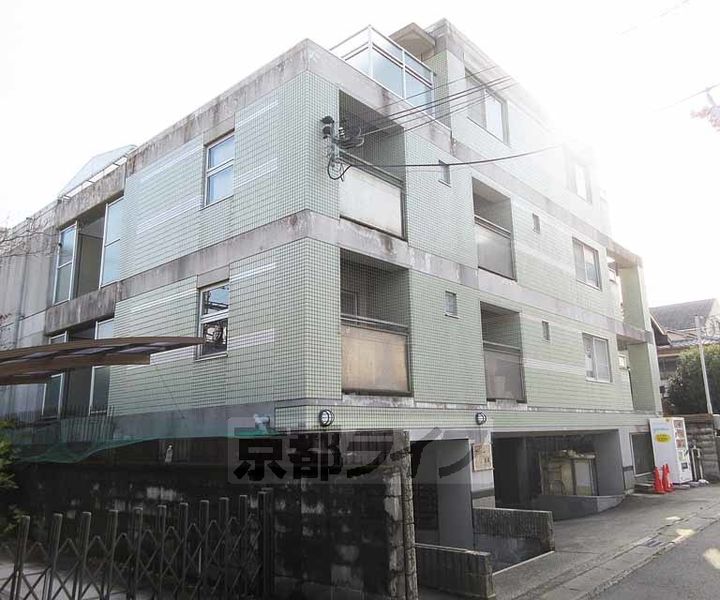 京都府京都市山科区音羽役出町の賃貸マンションの外観