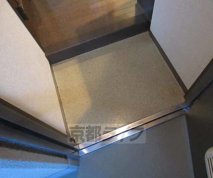 ヤマシナアーバンコテージの玄関