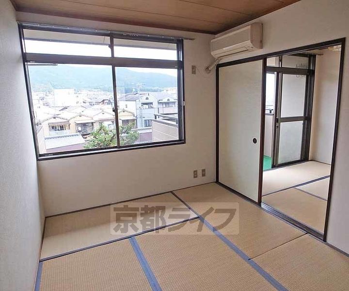 ハイツ松英203の居間