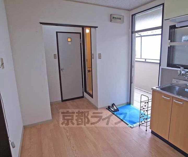 ハイツ松英203の居間