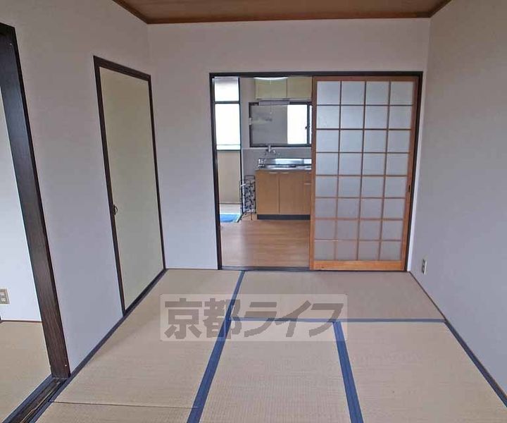 ハイツ松英203の居間